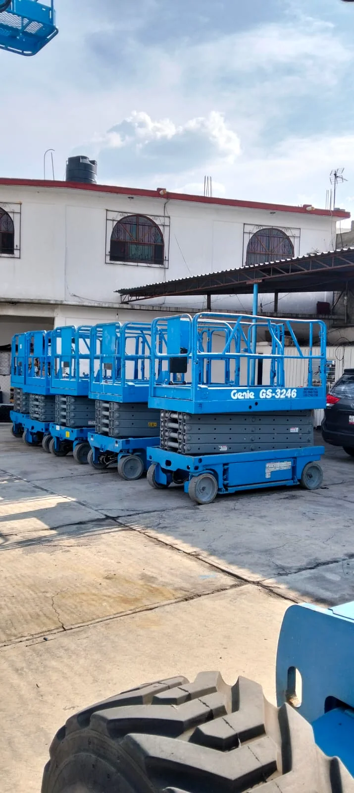 Fila de plataformas de tijera SAE
