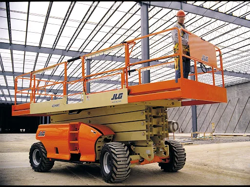 Plataforma JLG de tijera todo terreno